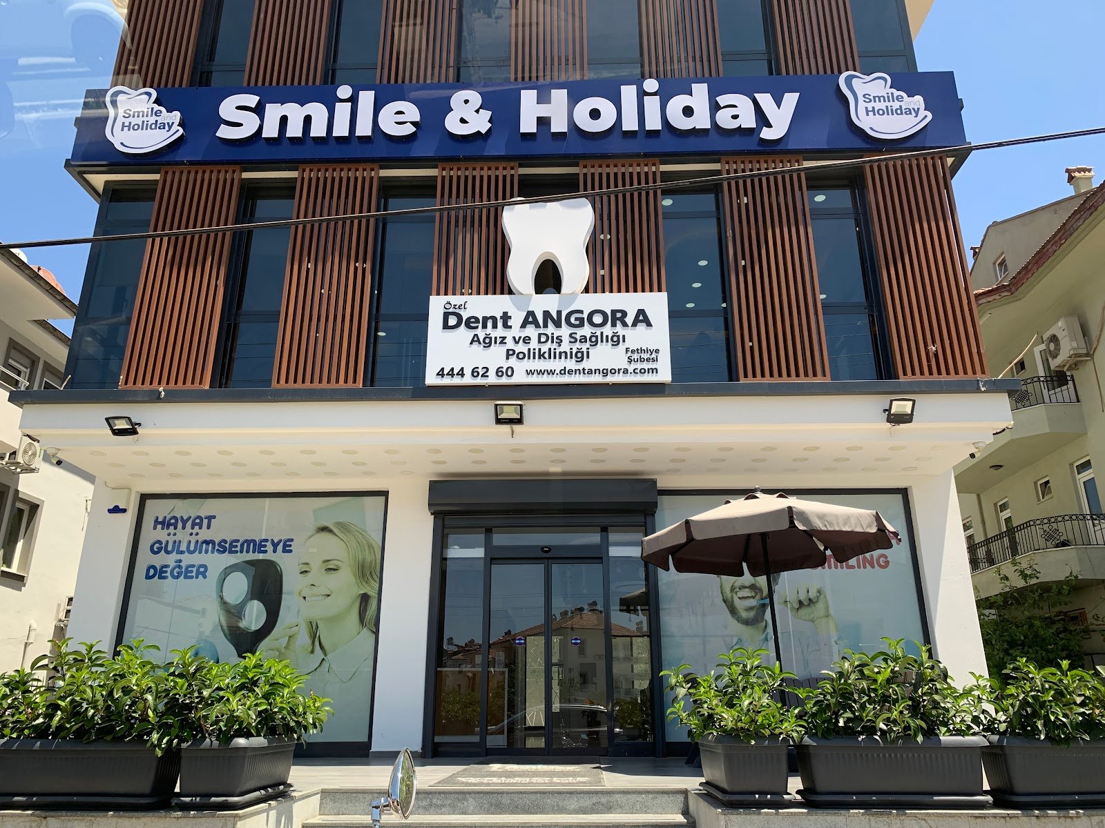 Smile and Holiday Dental Clinic