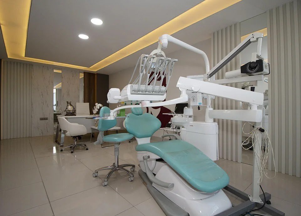 Diş Hekimi Dentist Zahnarzt Hasan Balcı Serik