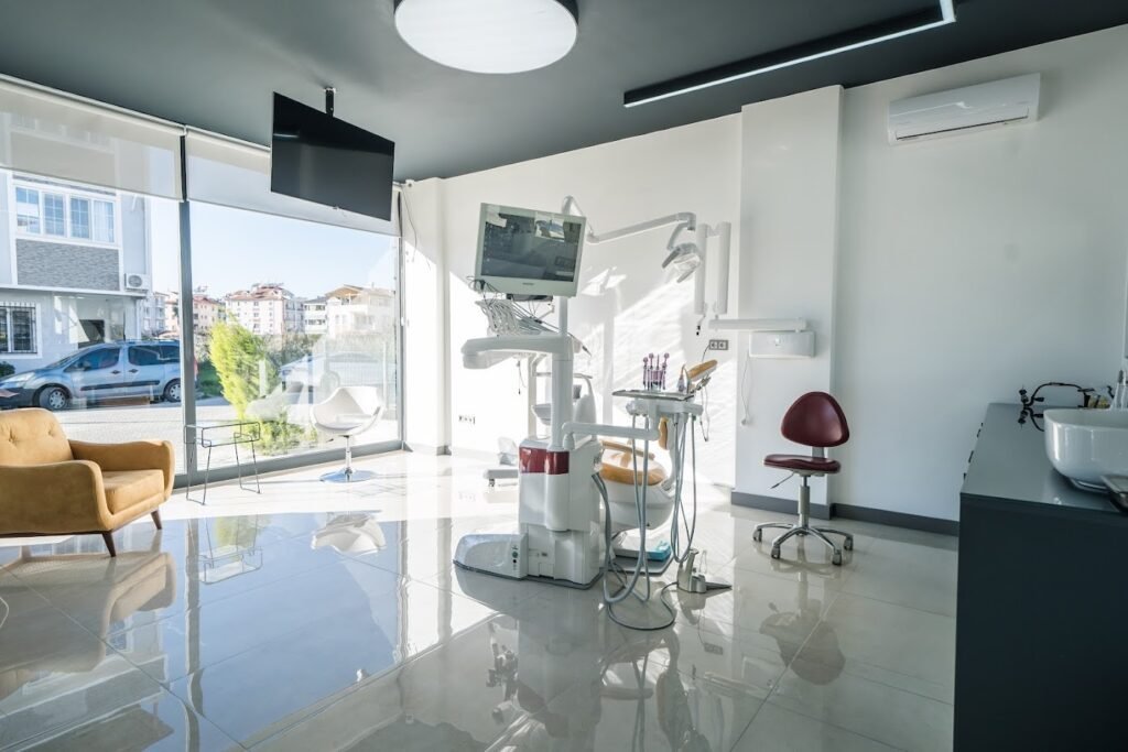 Diş Hekimi ibrahim Sözer (dentist) (zahnarzt) Dalaman